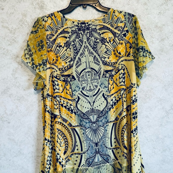 Live and Let Live Woman's Pull Over Size 2X Embellished V Neck Yellow Geometric - Picture 3 of 16